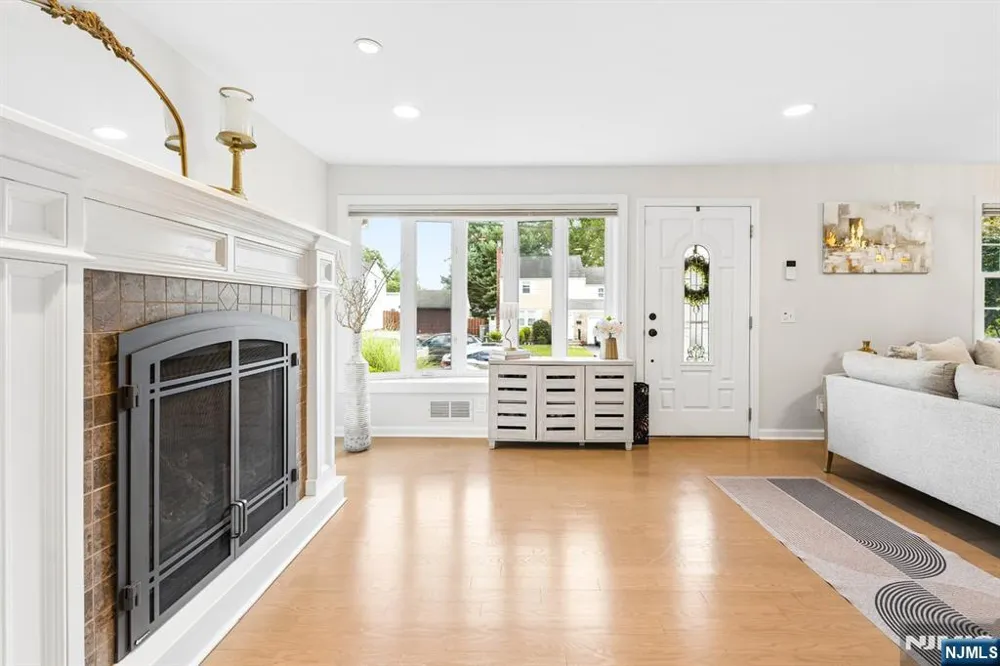 79 Bergen Avenue Waldwick, NJ 07463
