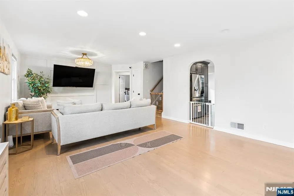 79 Bergen Avenue Waldwick, NJ 07463