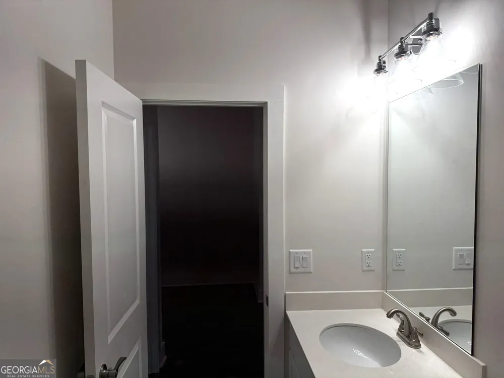 65 Village CT Cleveland, GA 30528