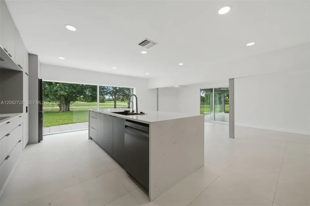 6700 E Tropical Way Plantation, FL 33317