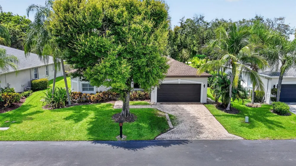 10 LAKE EDEN DRIVE Boynton Beach, FL 33435