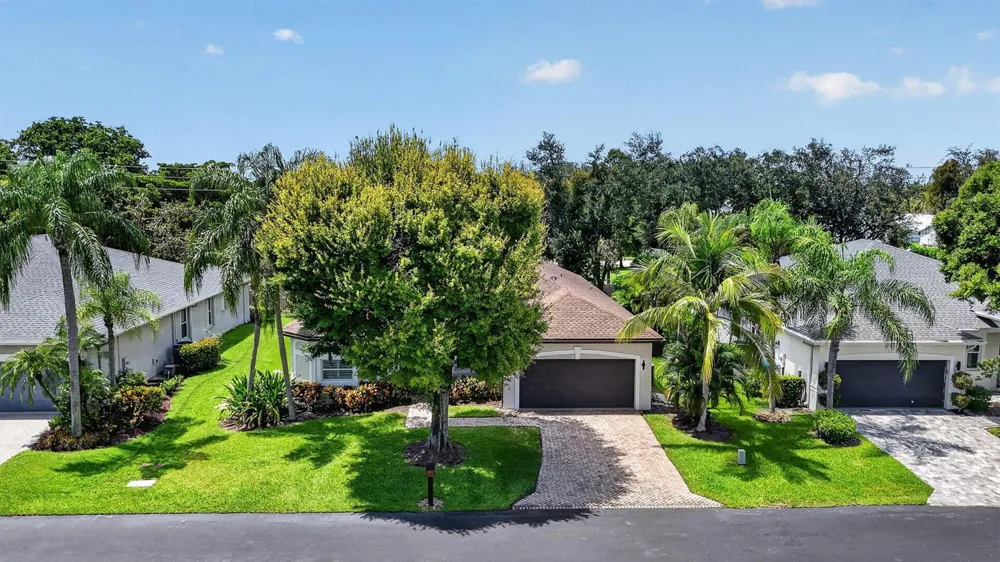 10 LAKE EDEN DRIVE Boynton Beach, FL 33435