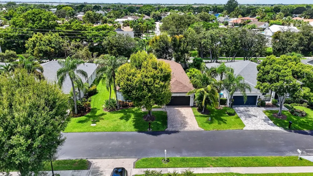 10 LAKE EDEN DRIVE Boynton Beach, FL 33435
