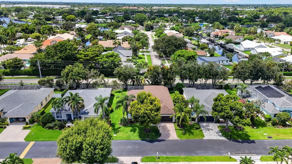10 LAKE EDEN DRIVE Boynton Beach, FL 33435