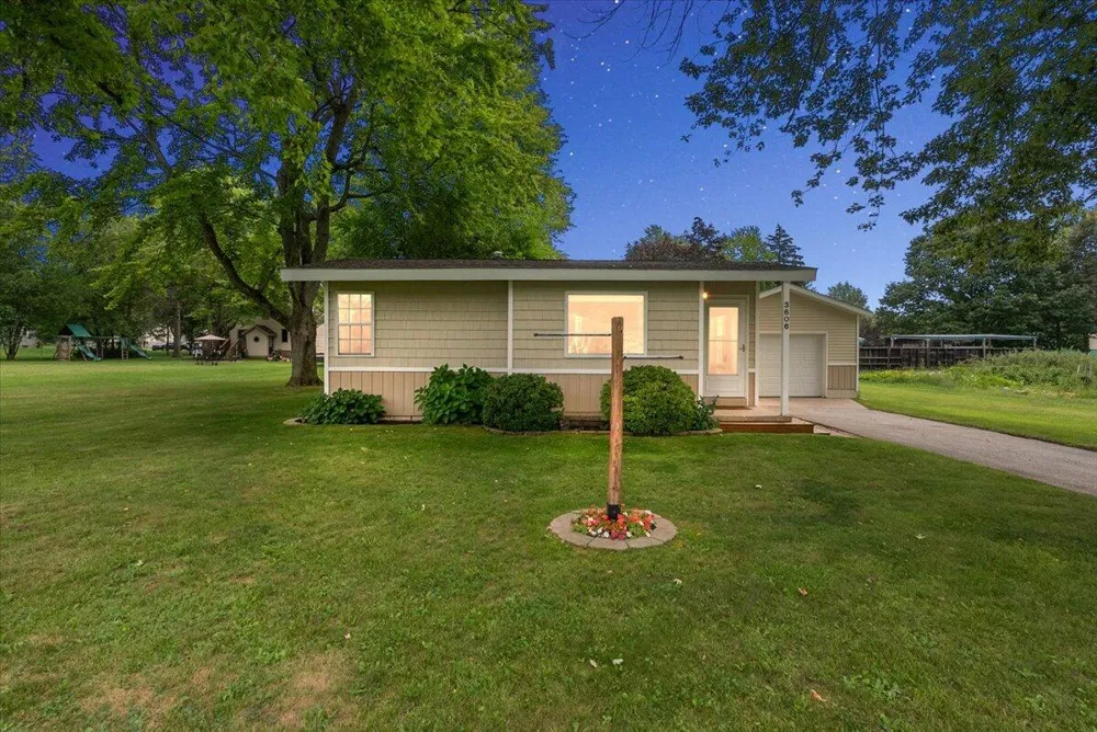 3606 Center Street Ravenna, MI 49451