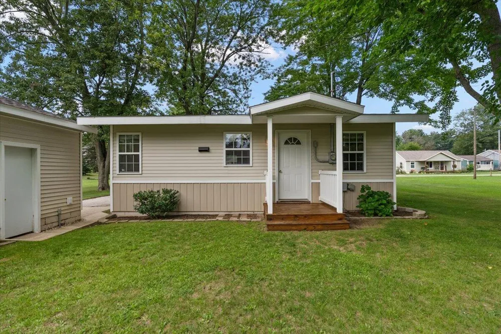 3606 Center Street Ravenna, MI 49451