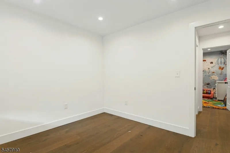 15 Starboard Ct Brick, NJ 08723