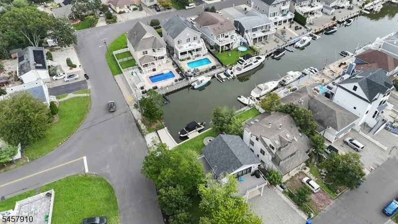 15 Starboard Ct Brick, NJ 08723