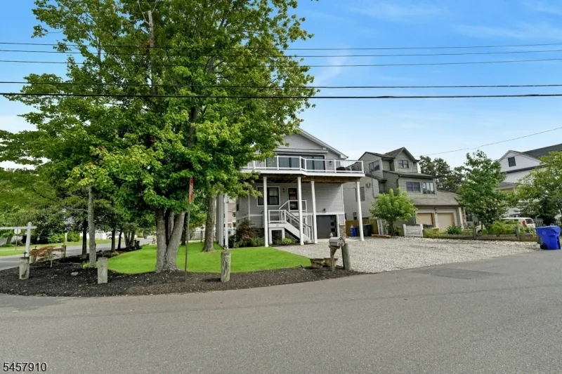 15 Starboard Ct Brick, NJ 08723