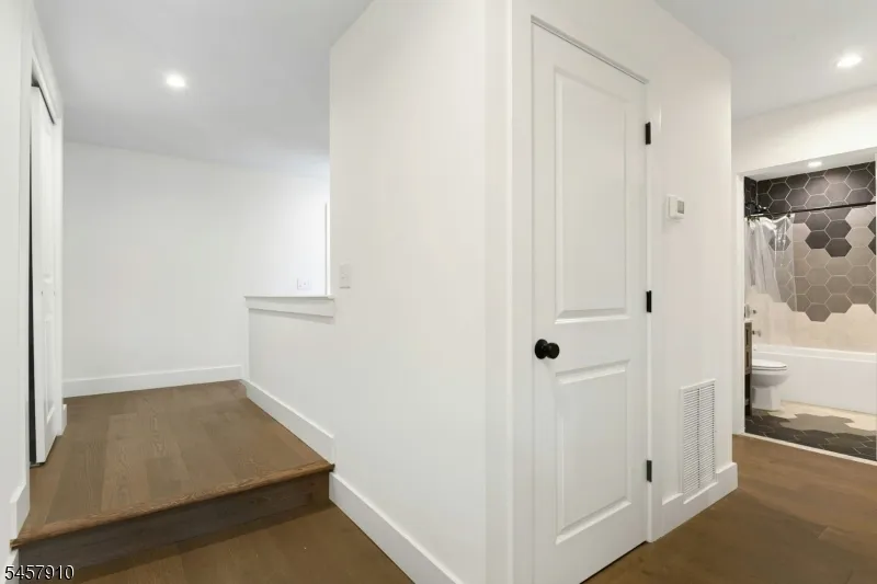 15 Starboard Ct Brick, NJ 08723