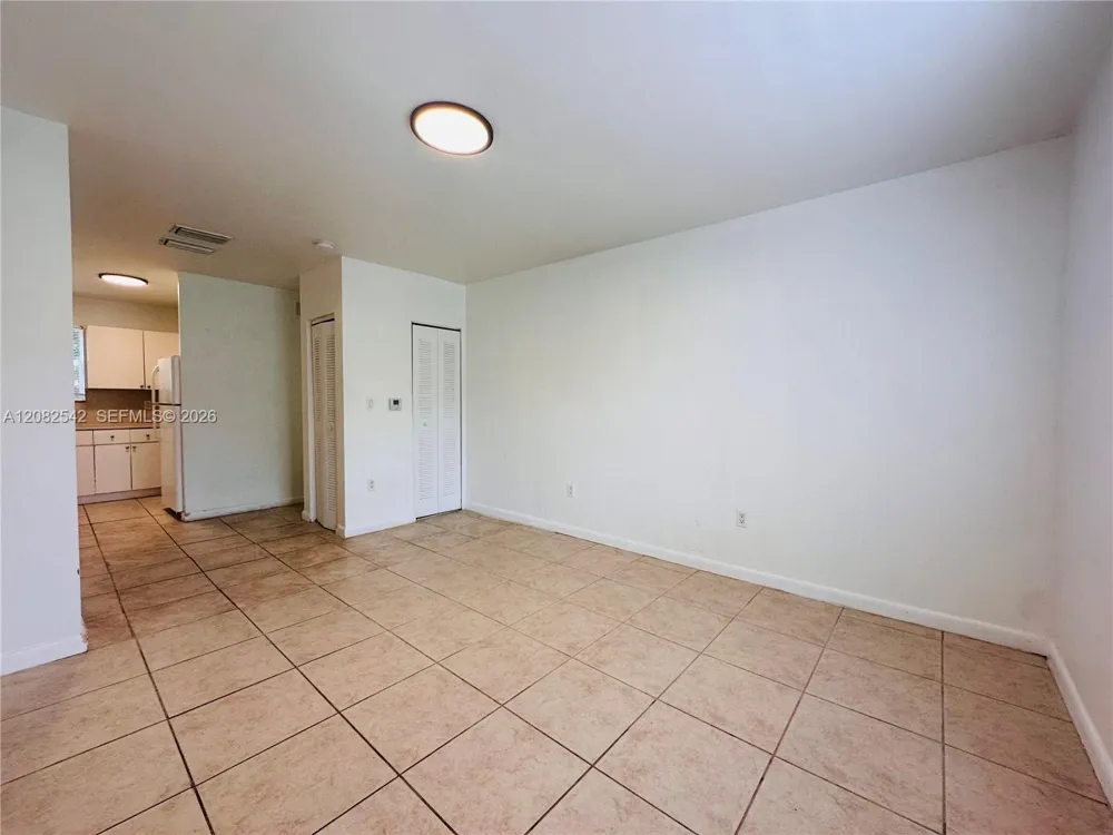 573 NE 82nd St #6 Miami, FL 33138