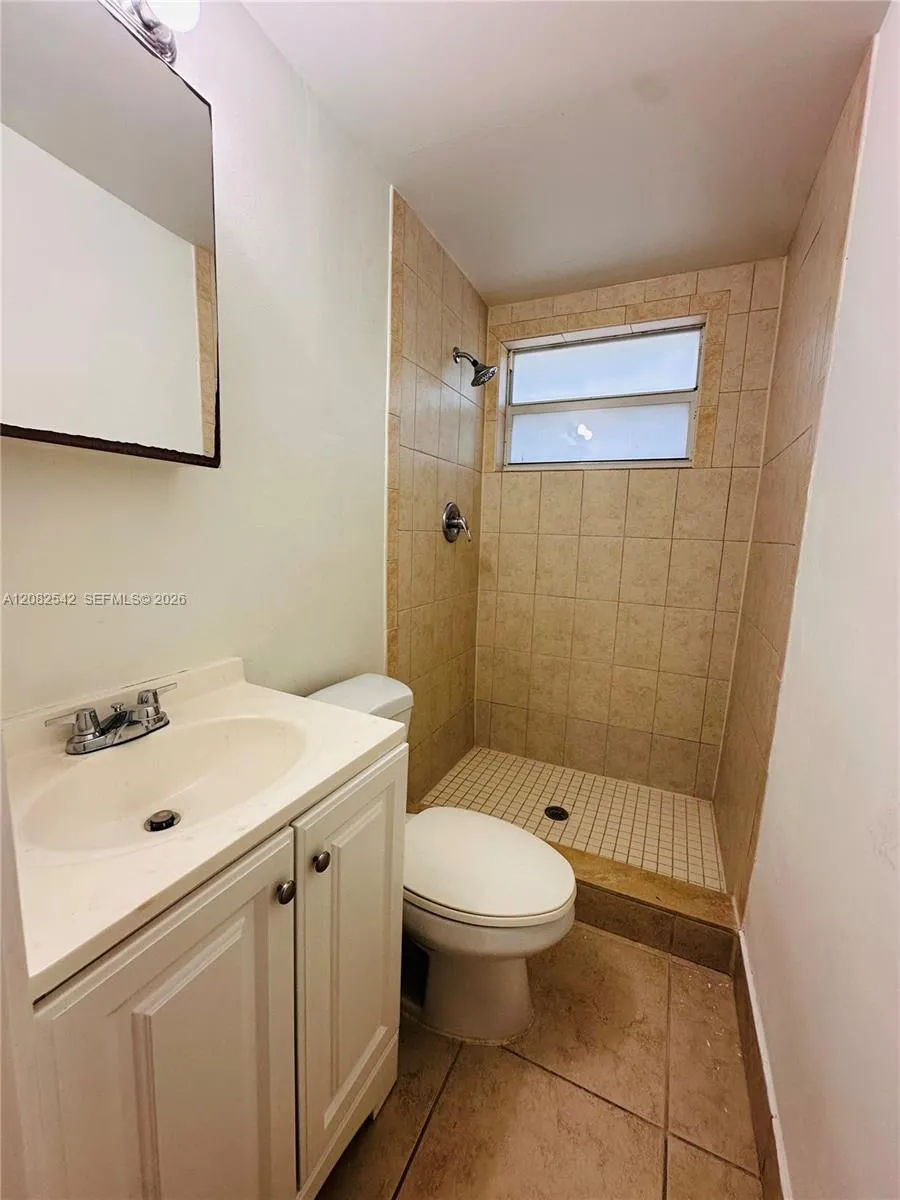 573 NE 82nd St #6 Miami, FL 33138