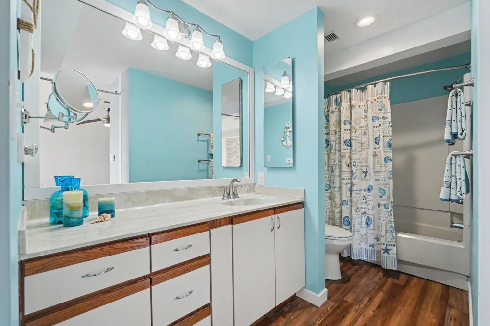 297 W Clay Avenue #404 Muskegon, MI 49440