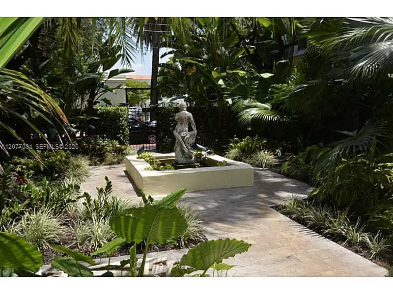 536 14th St #107 Miami Beach, FL 33139