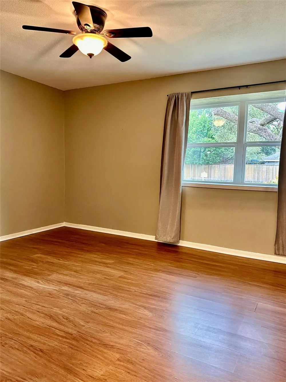 2414 Manila Lane Houston, TX 77043