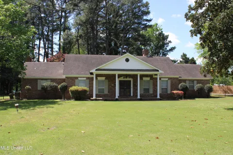 220 Flushing Cove
