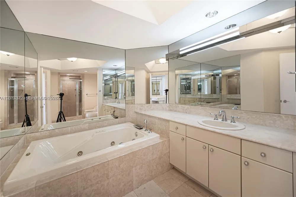 2000 Island Blvd #908 Aventura, FL 33160