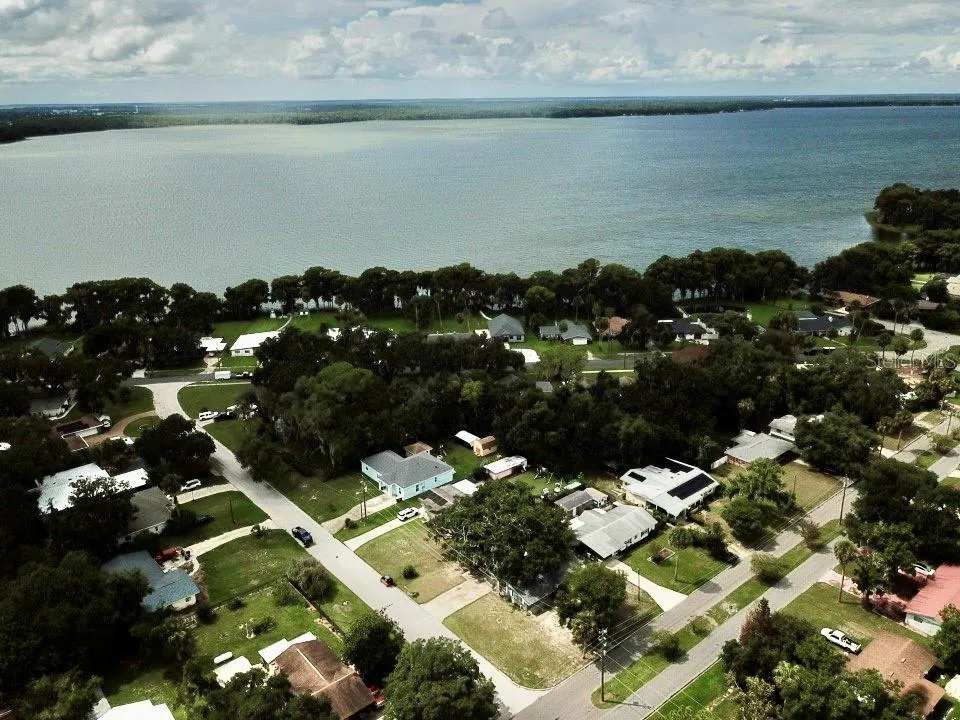 1201 ORANGE AVENUE Tavares, FL 32778