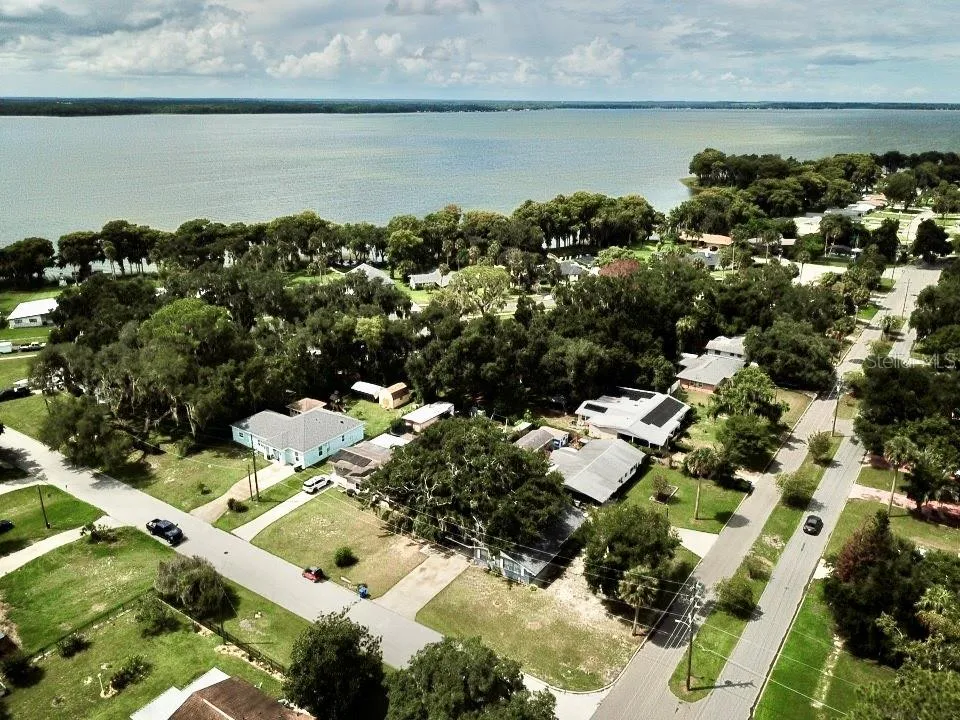1201 ORANGE AVENUE Tavares, FL 32778