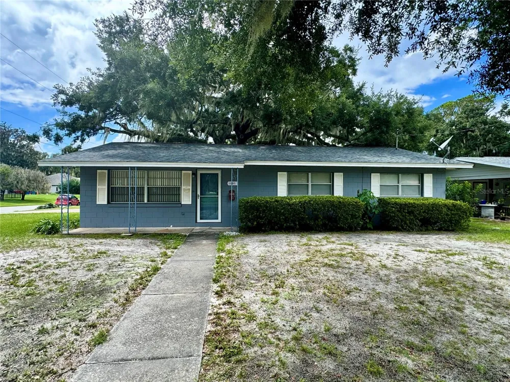 1201 ORANGE AVENUE Tavares, FL 32778