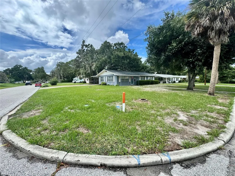 1201 ORANGE AVENUE Tavares, FL 32778