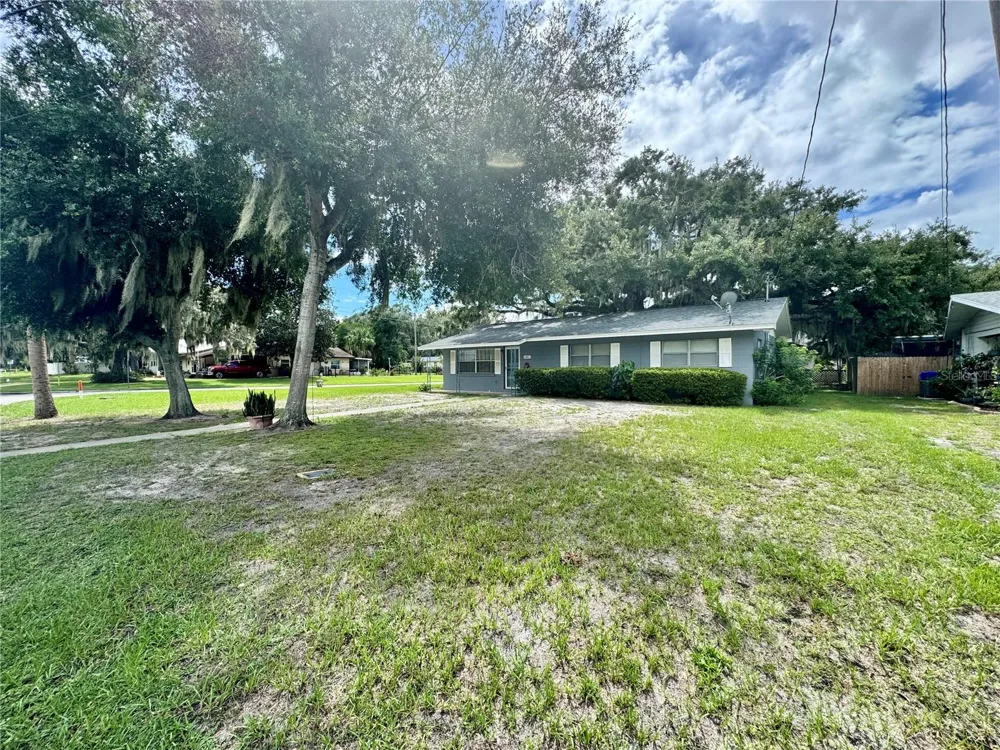 1201 ORANGE AVENUE Tavares, FL 32778