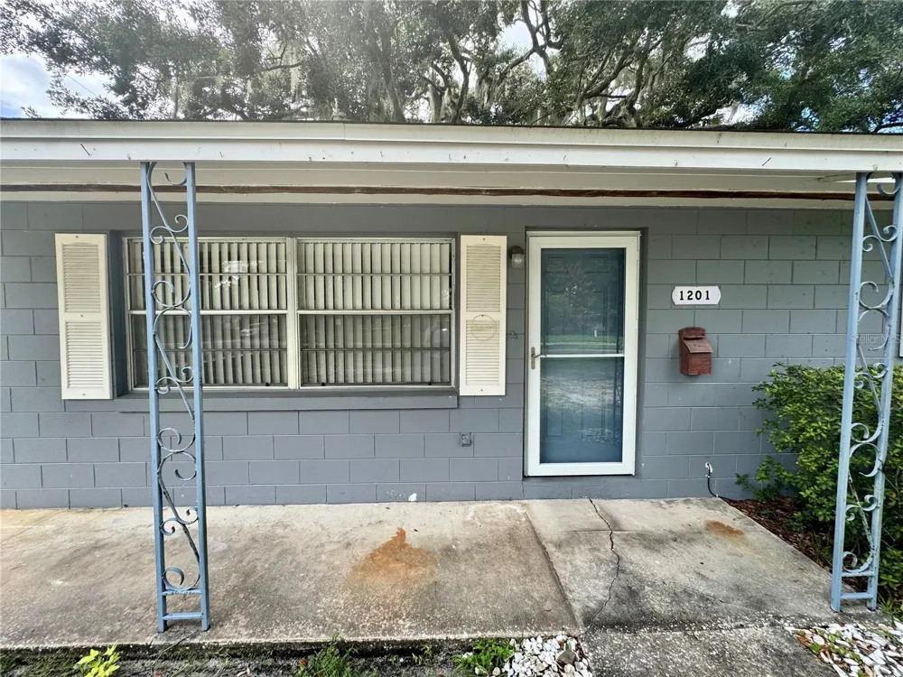 1201 ORANGE AVENUE Tavares, FL 32778