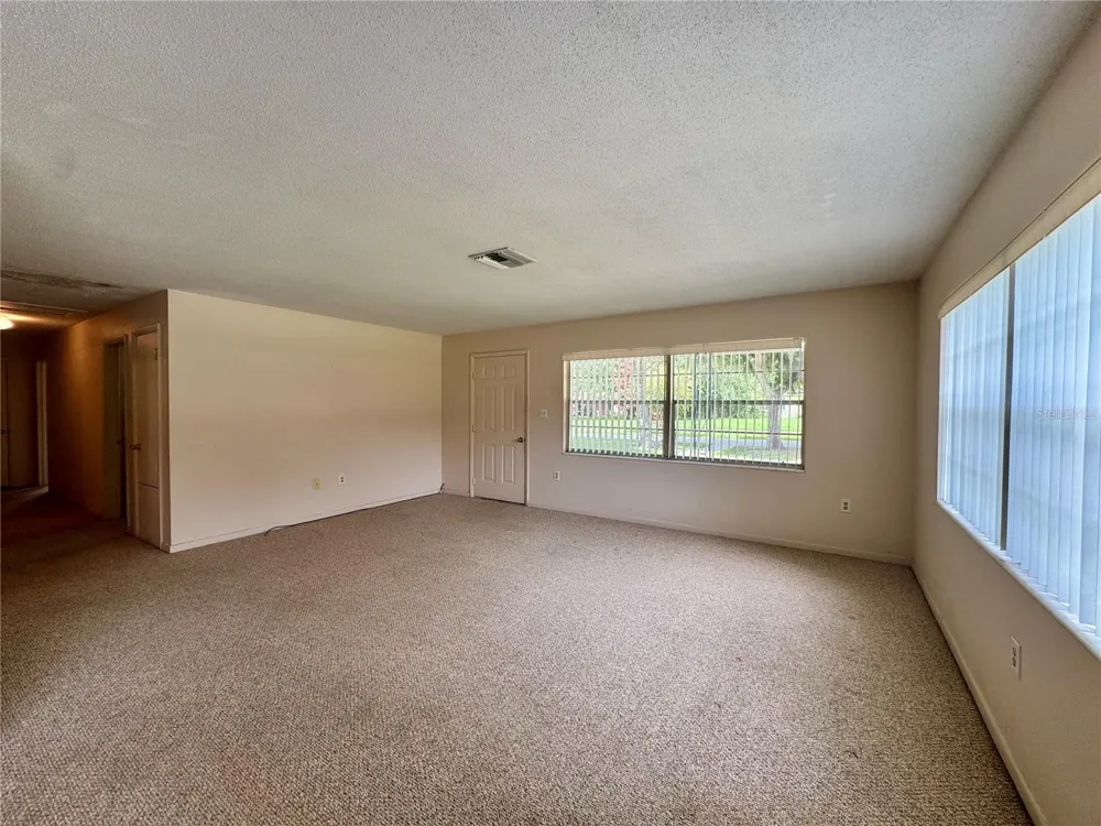 1201 ORANGE AVENUE Tavares, FL 32778