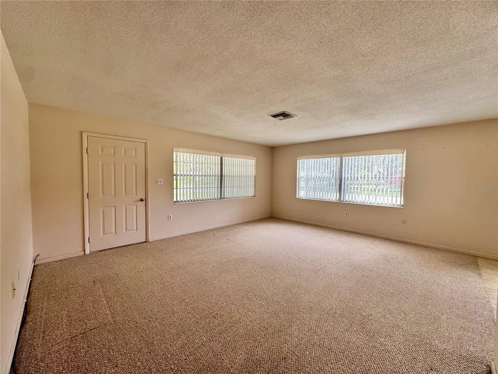 1201 ORANGE AVENUE Tavares, FL 32778