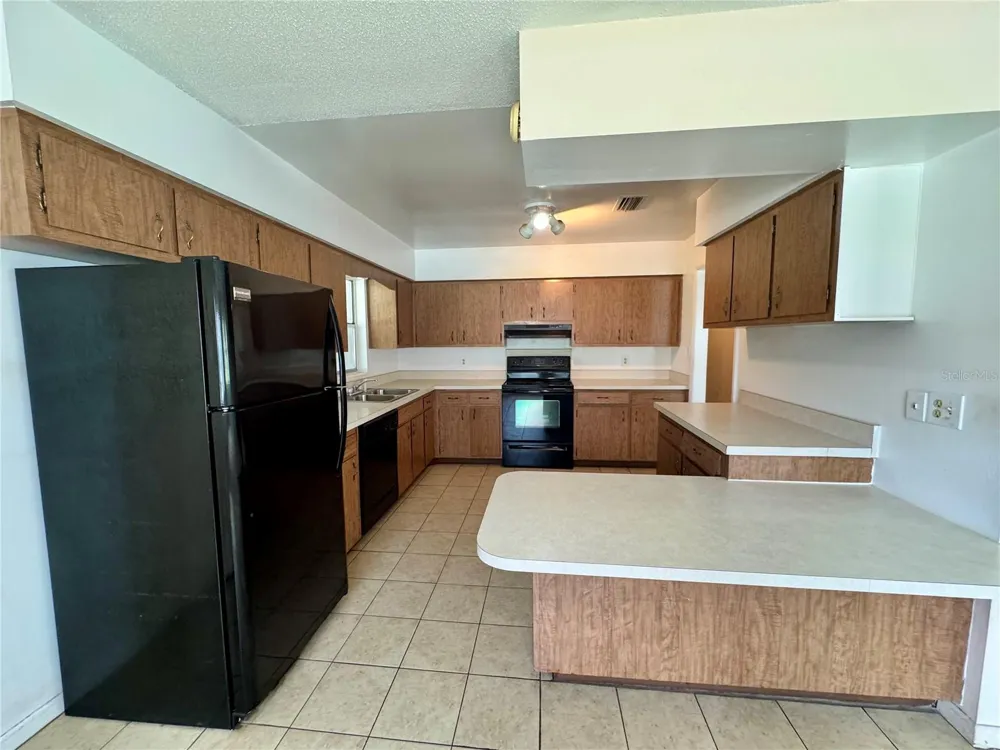 1201 ORANGE AVENUE Tavares, FL 32778