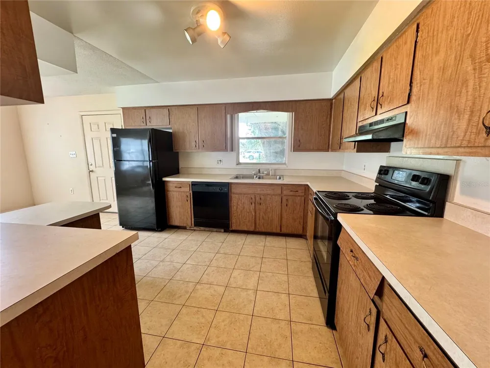 1201 ORANGE AVENUE Tavares, FL 32778