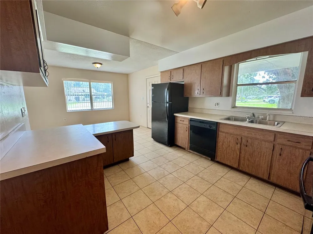 1201 ORANGE AVENUE Tavares, FL 32778