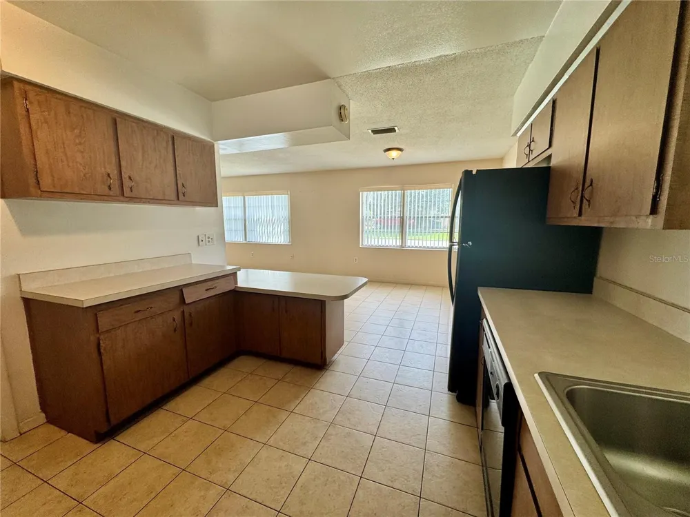 1201 ORANGE AVENUE Tavares, FL 32778