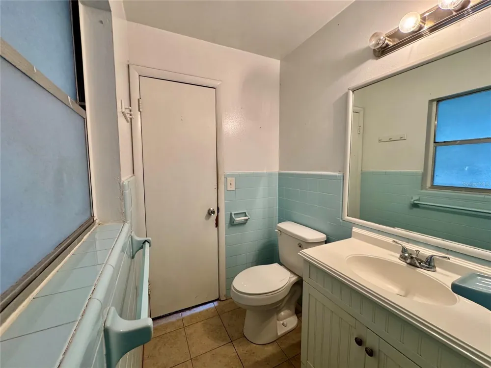 1201 ORANGE AVENUE Tavares, FL 32778