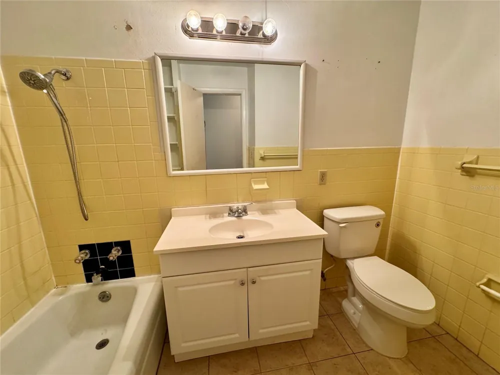1201 ORANGE AVENUE Tavares, FL 32778