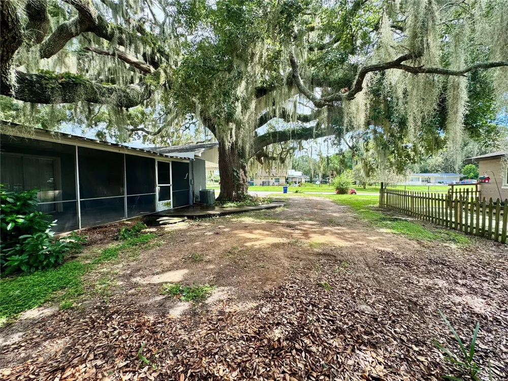 1201 ORANGE AVENUE Tavares, FL 32778