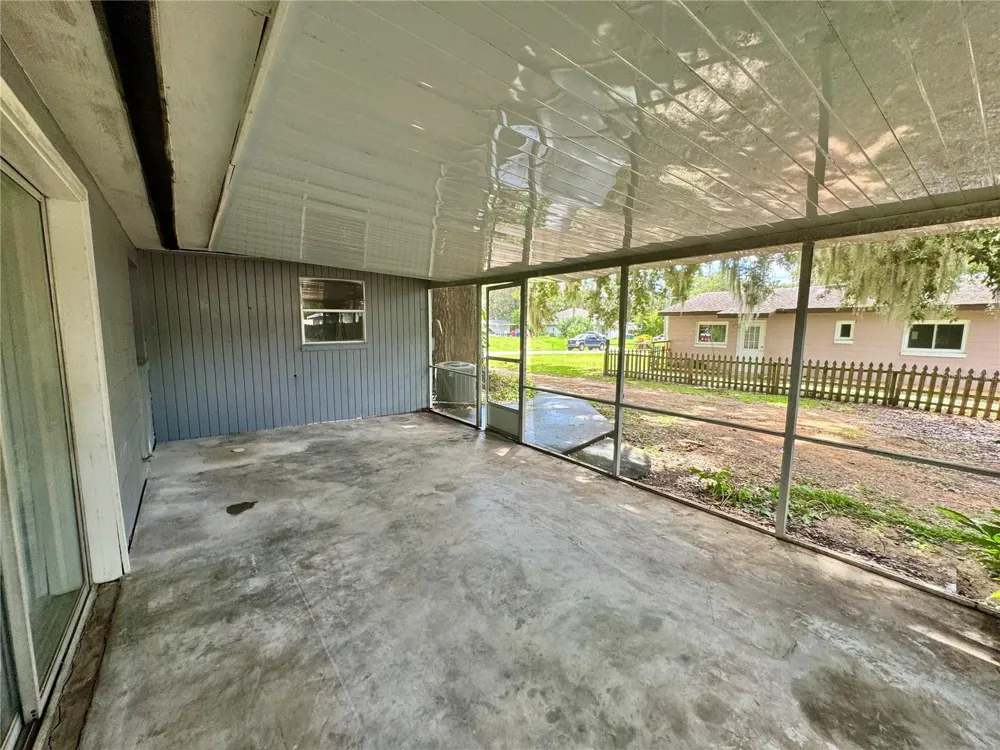 1201 ORANGE AVENUE Tavares, FL 32778