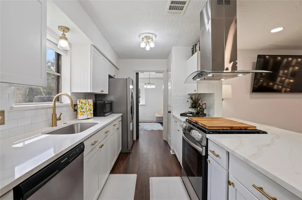 5110 Tashkent Drive Friendswood, TX 77546