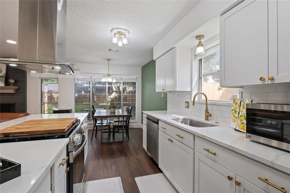5110 Tashkent Drive Friendswood, TX 77546