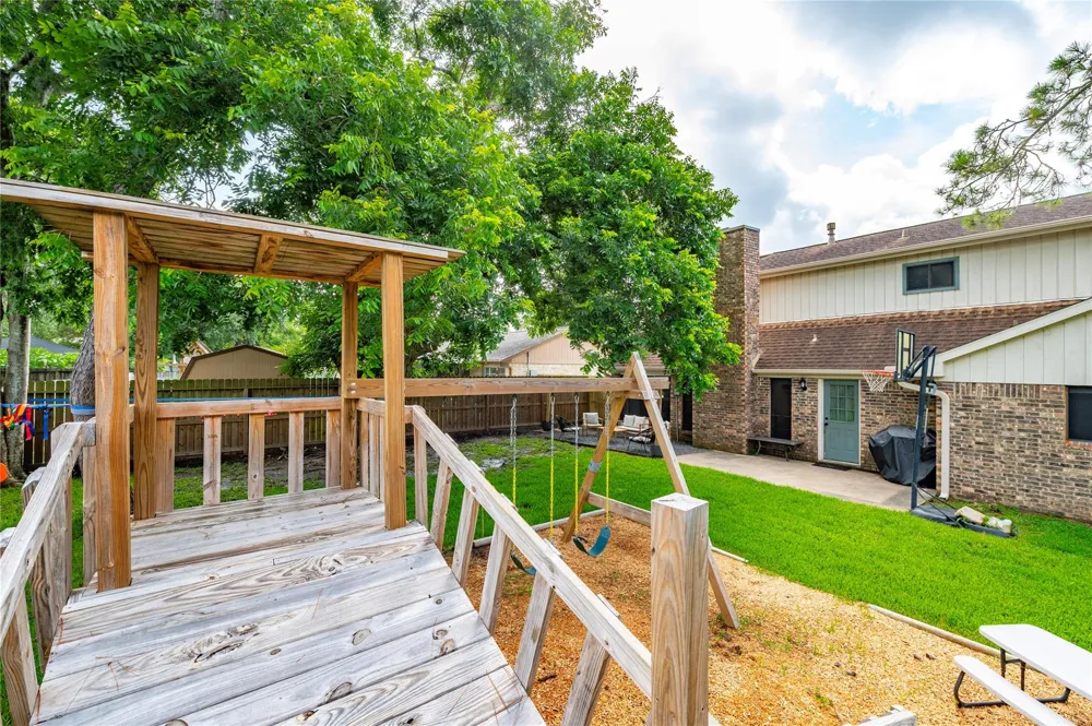 5110 Tashkent Drive Friendswood, TX 77546
