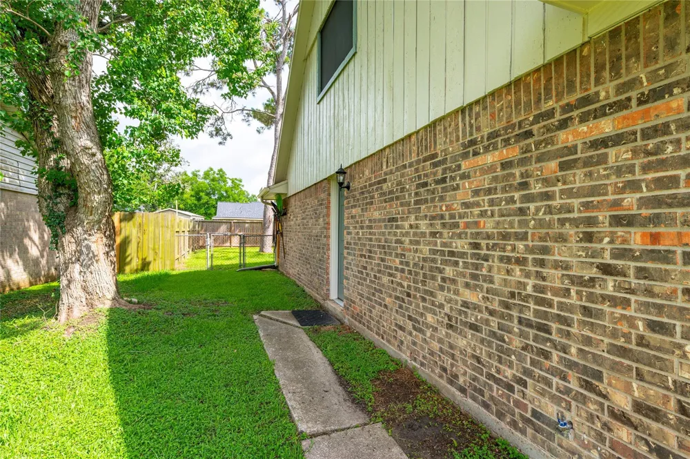 5110 Tashkent Drive Friendswood, TX 77546