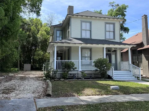 114 NE TUSCAWILLA AVENUE