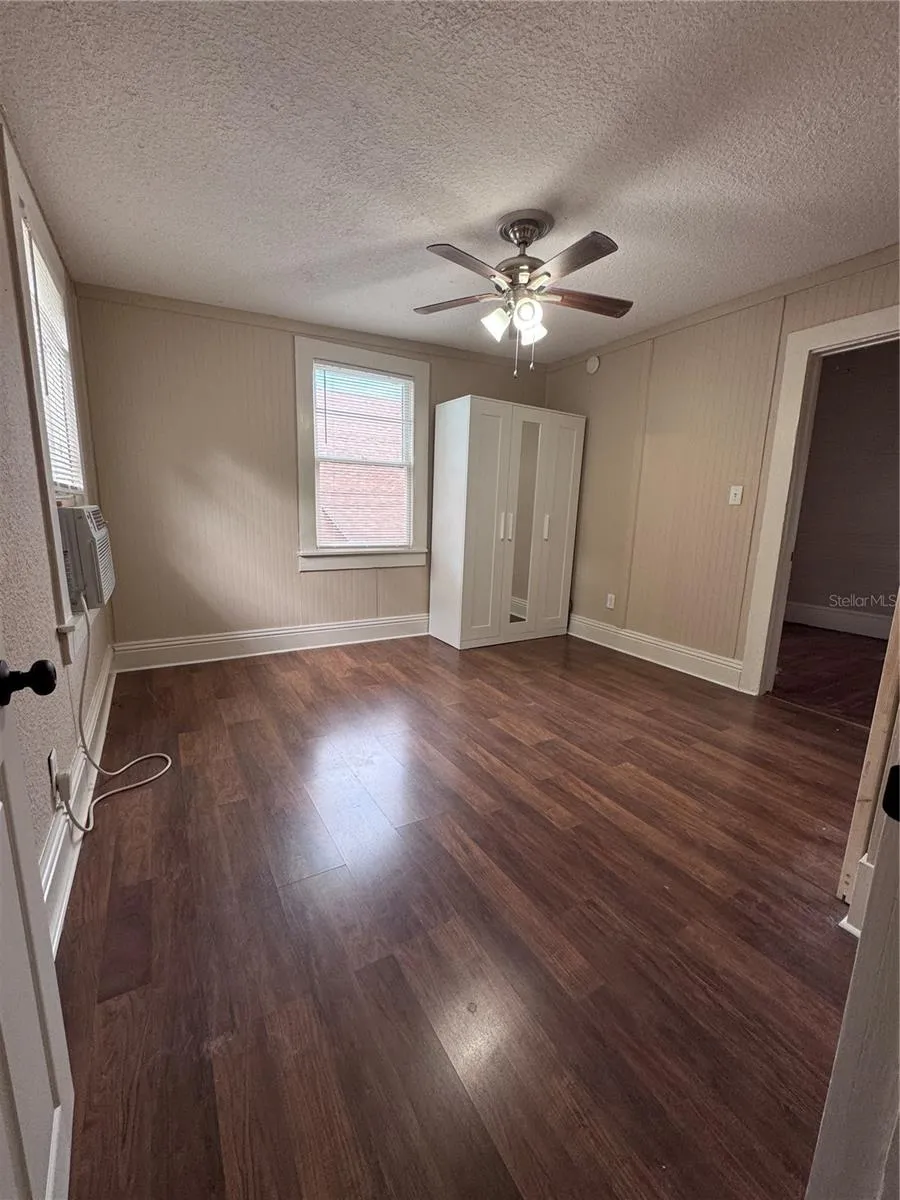 114 NE TUSCAWILLA AVENUE ocala, FL 34470