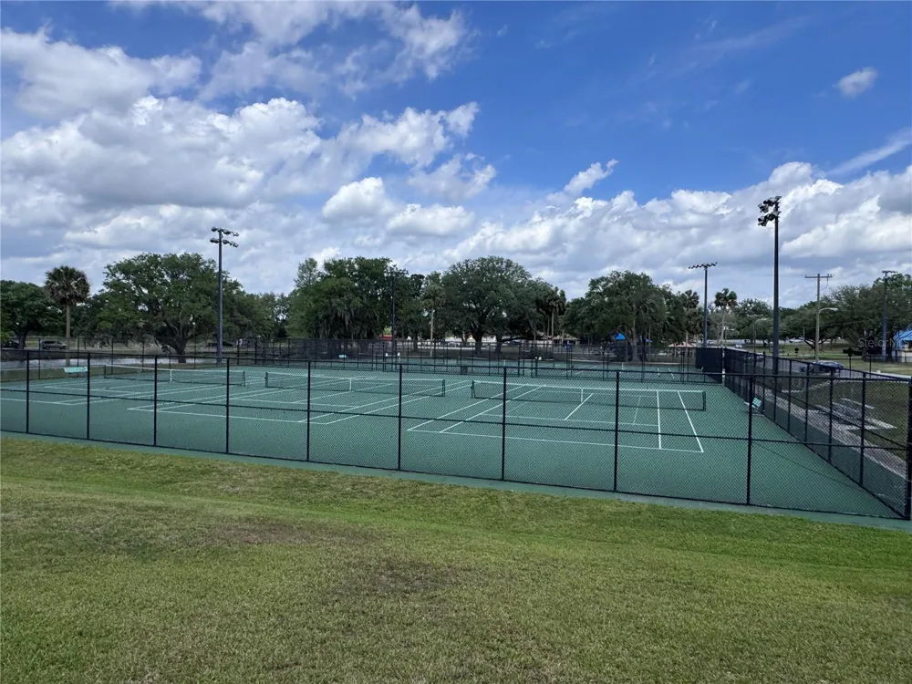 114 NE TUSCAWILLA AVENUE ocala, FL 34470