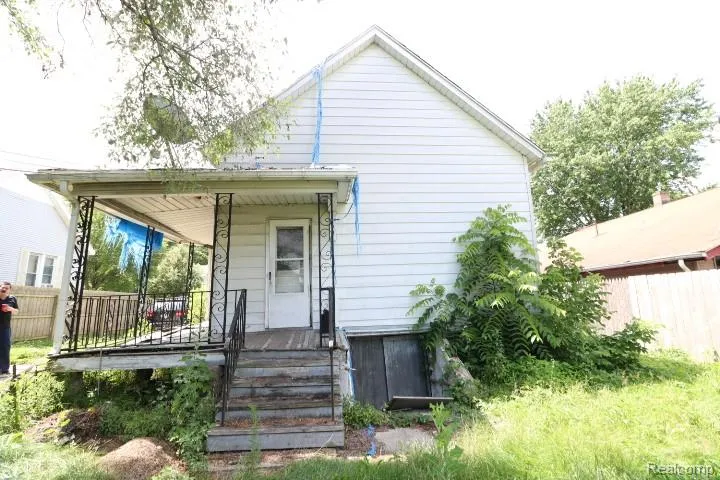 1002 Henry Street Bay City City, MI 48706