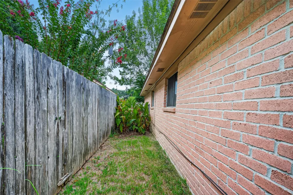 1835 Wren Drive League City, TX 77573