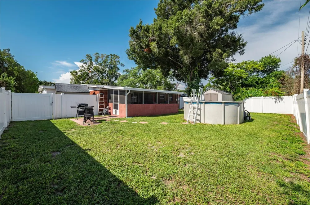 6913 W CLIFTON STREET Tampa, FL 33634