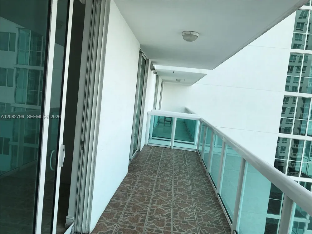 1800 Bayshore Dr #2204 Miami, FL 33132