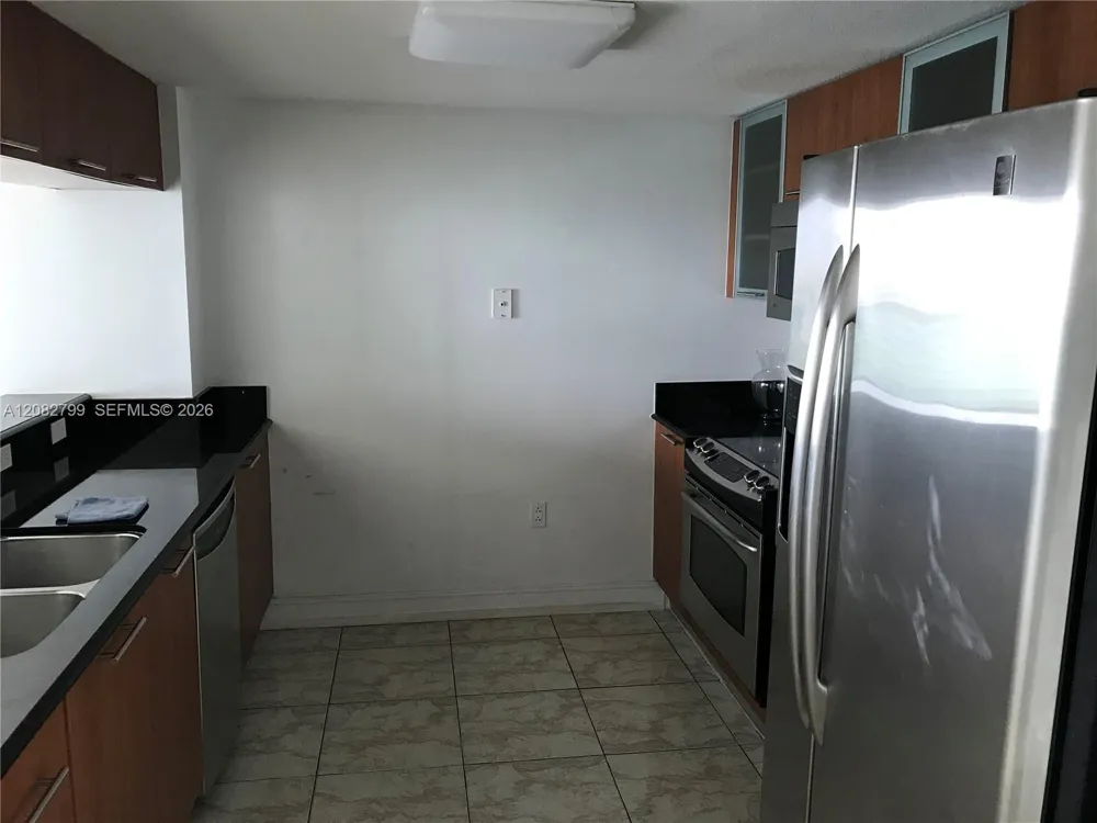 1800 Bayshore Dr #2204 Miami, FL 33132