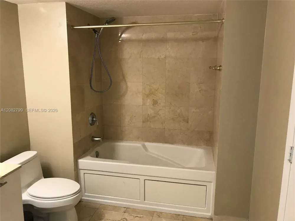 1800 Bayshore Dr #2204 Miami, FL 33132